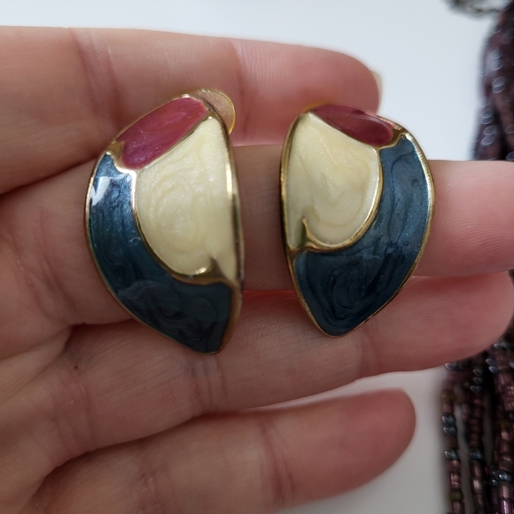 Purple Multistrand Knotted Seed Bead Necklace and Vintage Enamel Earrings - Picture 9 of 16